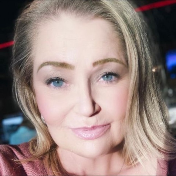 Meet your Posher, Dee - Picture 1 of 1